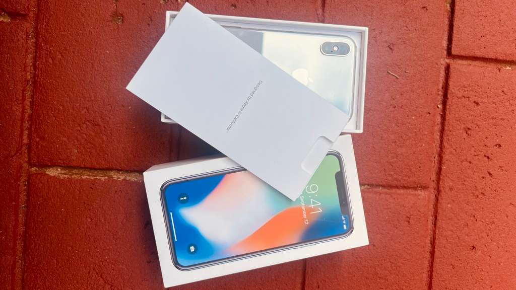 iPhone X 64GB - White