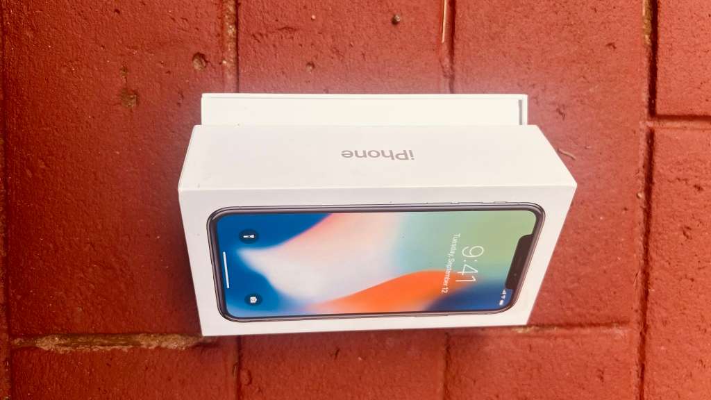 iPhone X 64GB - White