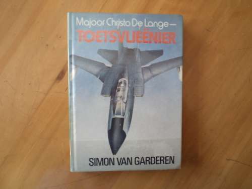 Majoor Christo De Lange - Toetsvlieenier deur Simon van Garderen. [Prys sluit nie posgeld in nie]