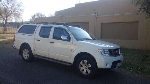 WITH FULL SERVICE HISTORY--NISSAN NAVARA--2.5 TURBO DIESEL---2007 MODEL--WITH NAVIGATION--CANOPY