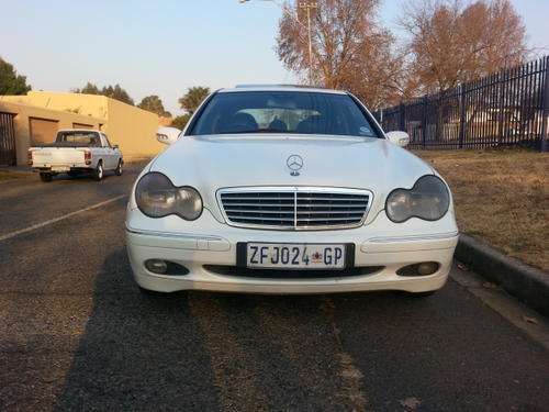 IN GOOD CONDITION -2002 Mercedes-benz C200 Kompressor