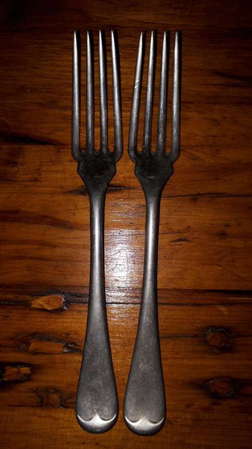 A PAIR OF SILVAWYTE VINTAGE NICKEL SILVER entre forks