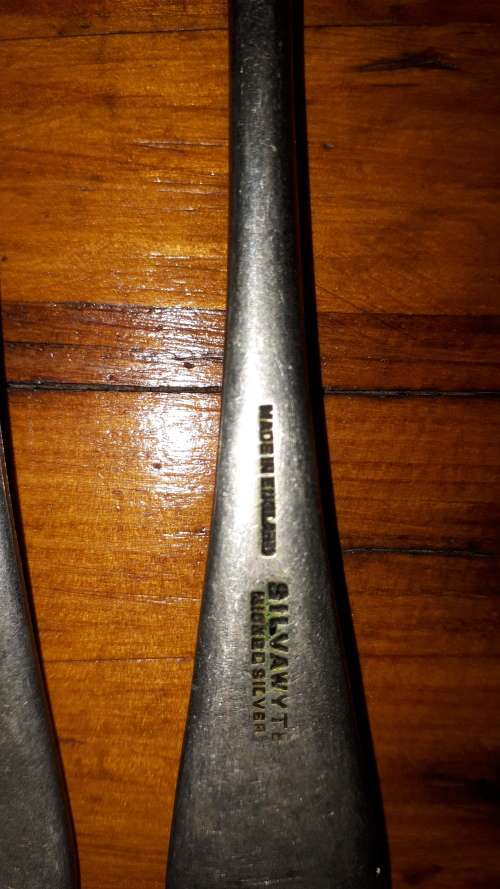 A PAIR OF SILVAWYTE VINTAGE NICKEL SILVER entre forks