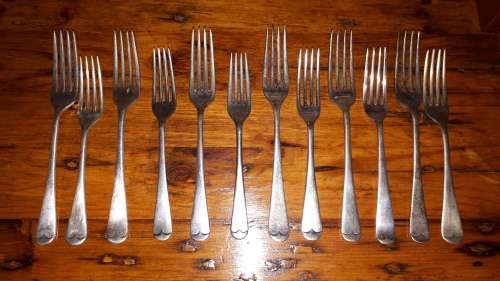 12 VINTAGE SILVER PLATED FORKS: 6 Dinner Forks and 6 Entre/Salad Forks