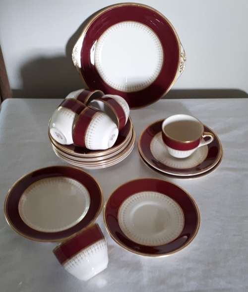 VINTAGE SIMPSONS Ltd PORCELAIN 19 PIECE TEA SET: 6 Trios and 1 Cake Plate