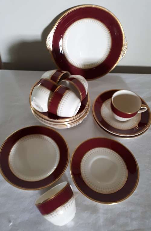 VINTAGE SIMPSONS Ltd PORCELAIN 19 PIECE TEA SET: 6 Trios and 1 Cake Plate