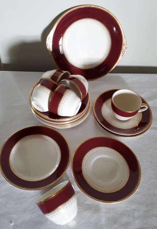 VINTAGE SIMPSONS Ltd PORCELAIN 19 PIECE TEA SET: 6 Trios and 1 Cake Plate