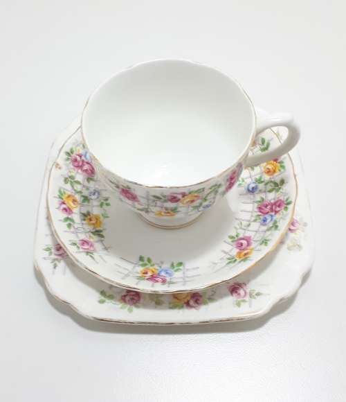 1940s Tuscan Fine Bone China Tea Trio - Roses On Trellis C7903G