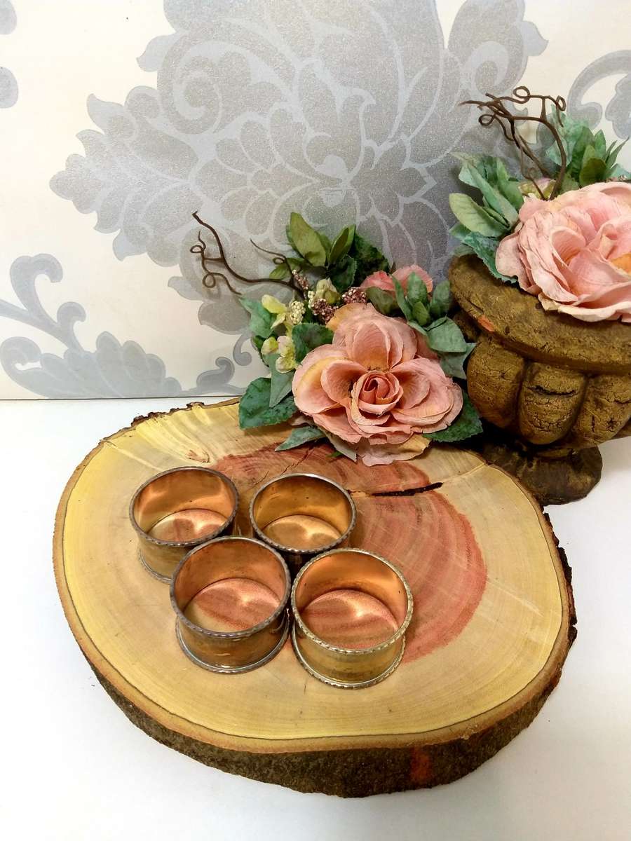 Set Of 4 Silver Plated Napkin Rings  Double Wave Pattern Band