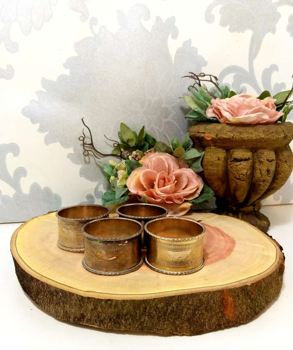 Set Of 4 Silver Plated Napkin Rings  Double Wave Pattern Band