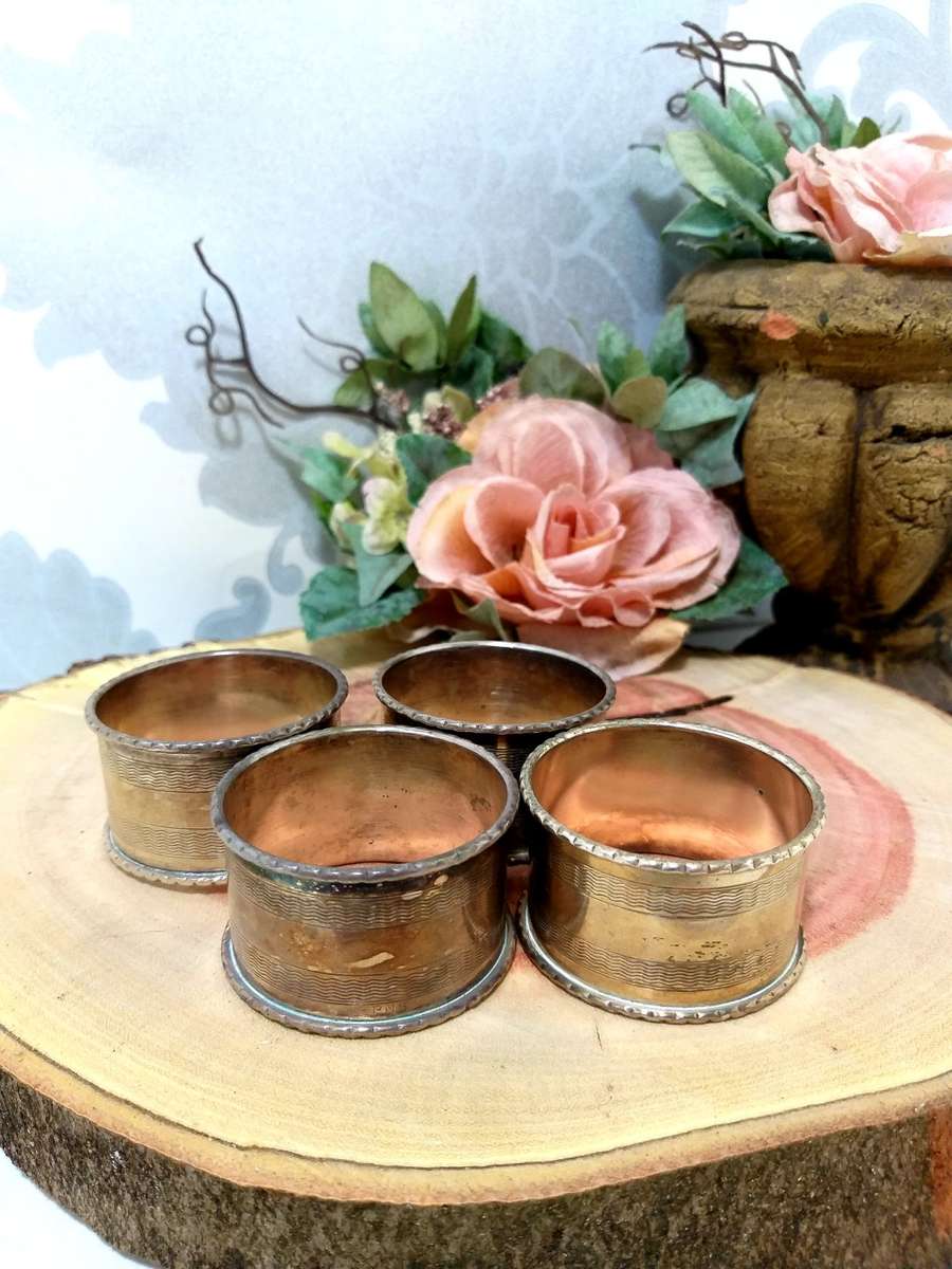 Set Of 4 Silver Plated Napkin Rings  Double Wave Pattern Band