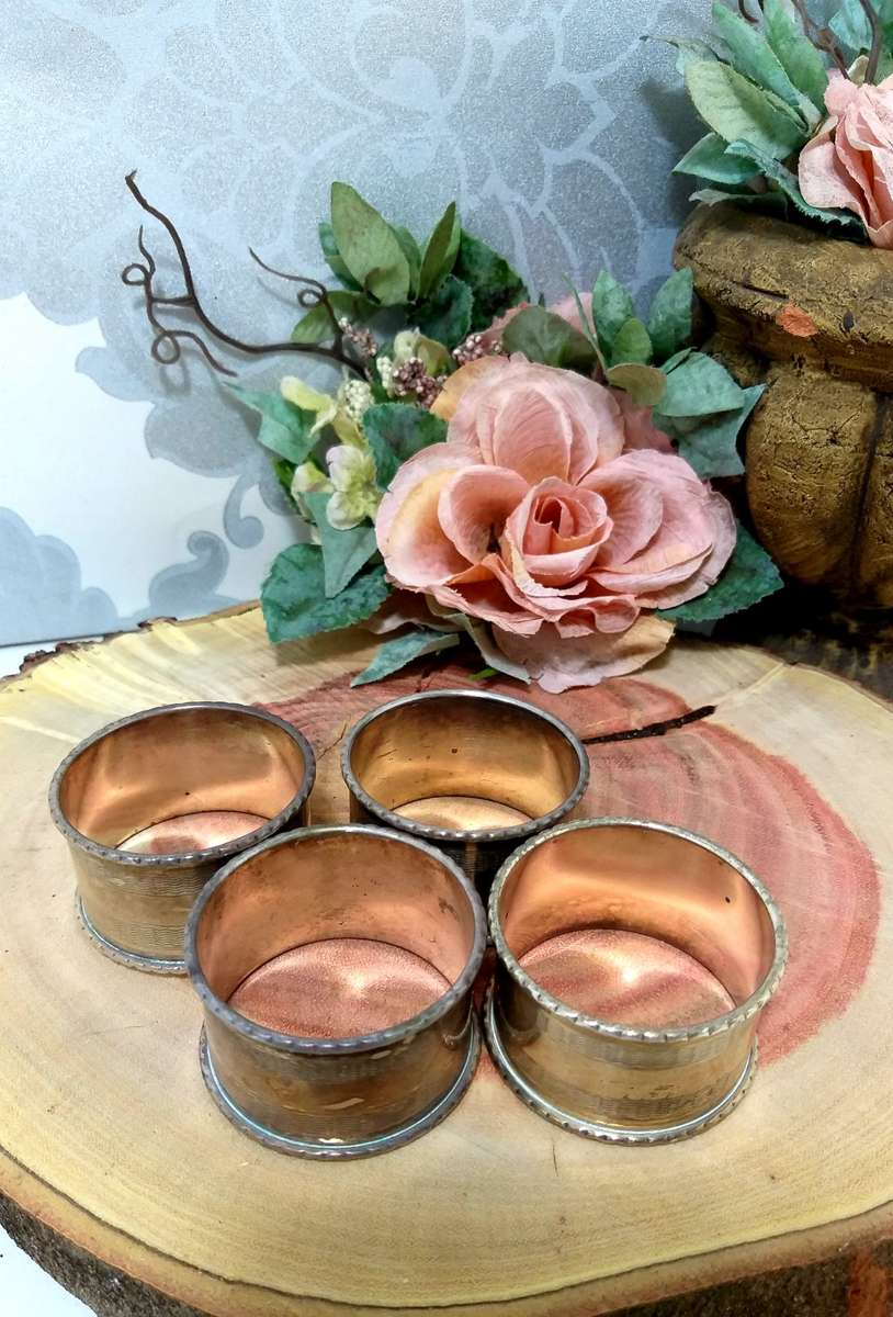 Set Of 4 Silver Plated Napkin Rings  Double Wave Pattern Band