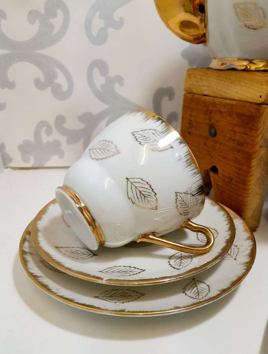 40 Piece Classic White & Gold Unmarked Tea Set