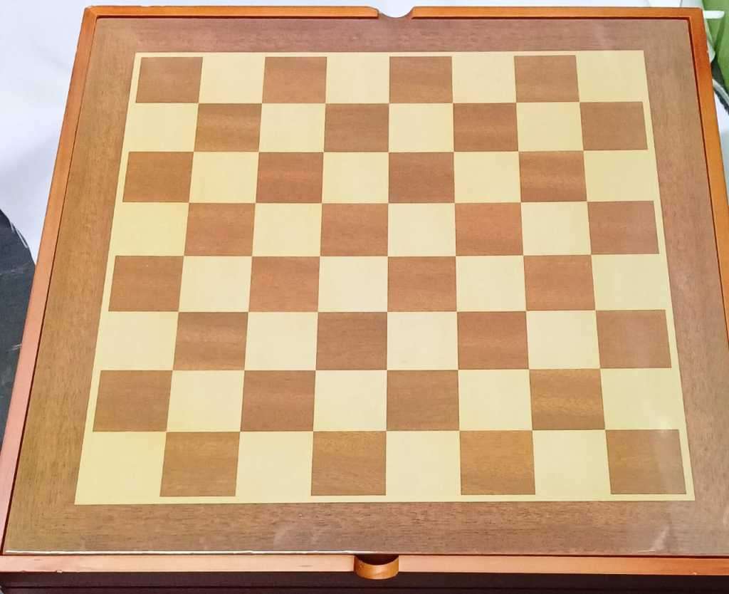 Chessboard Box