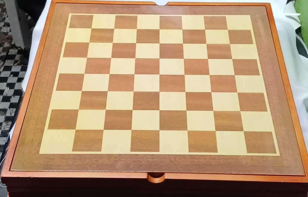 Chessboard Box