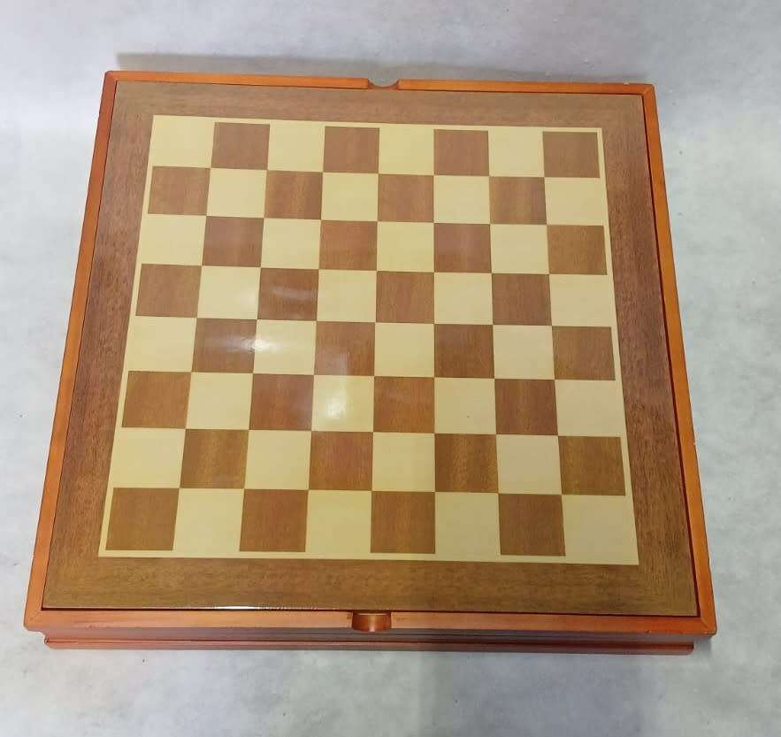 Chessboard Box