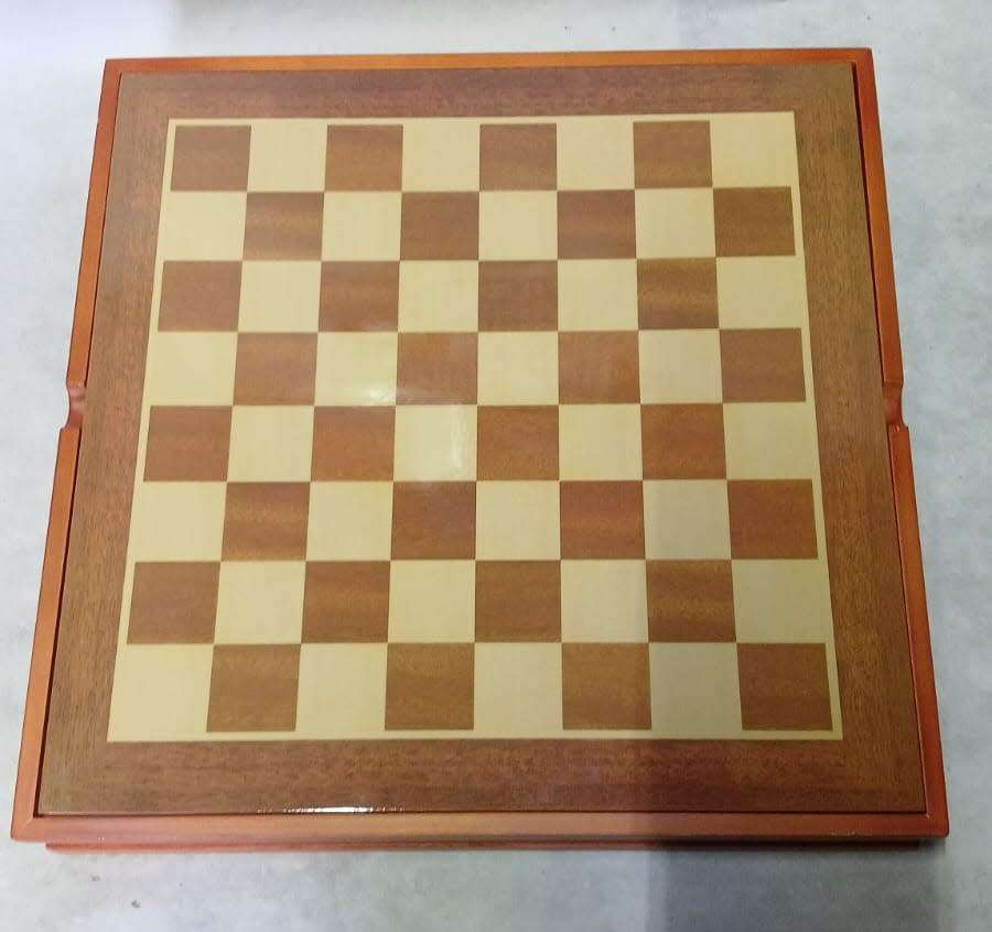 Chessboard Box
