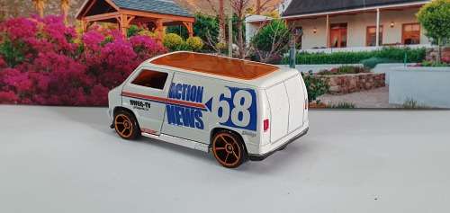 Hotwheels 77 Dodge Van