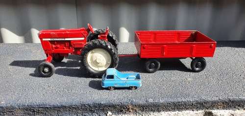 ERTL International Tractor & Trailer