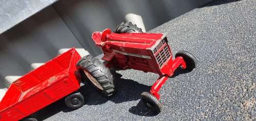 ERTL International Tractor & Trailer