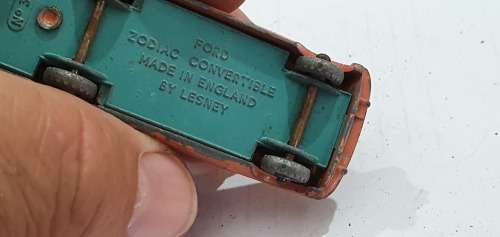 Lesney no 39 Ford Zodiac Convertible