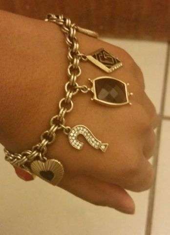 GUESS HAND-CHAIN MULTIPLE CHARMS