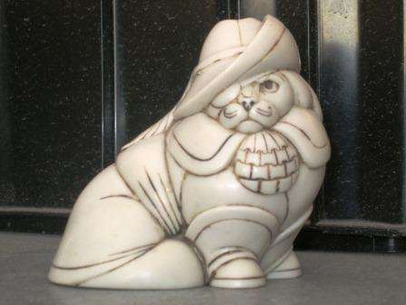 John Biccard cavalier cat carving: "D'Artagnan"