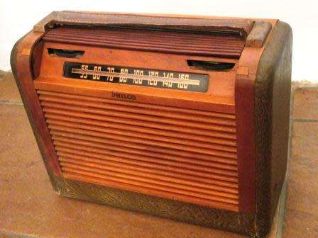 Art Deco c1946 Philco Wood And Leather Roll Top Portable Desk Radio