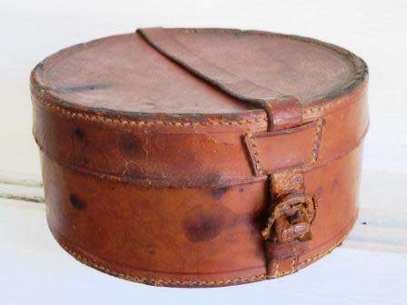 Antique Leather Collar Box