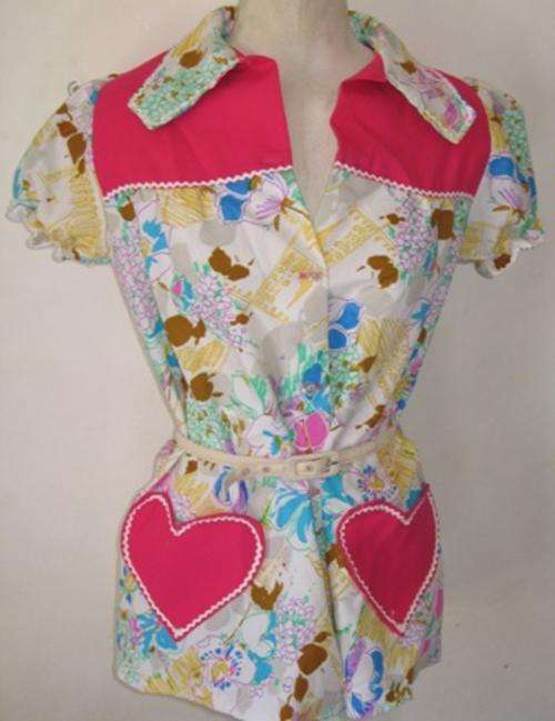 Vintage 1970s top with "love heart" shaped pockets size: med - large