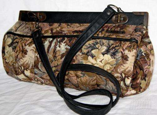 Vintage "Astri" tapestry handbag ( 30 x 20 cm, strap: 1 M long )