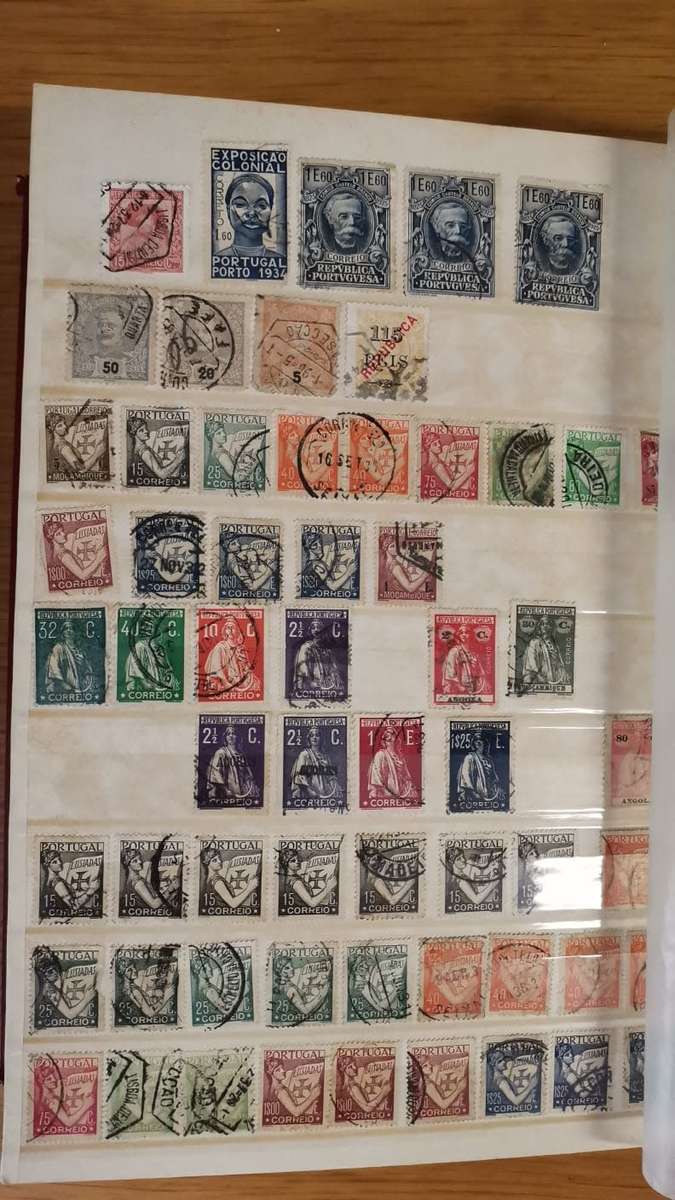 16pg Lighthouse Album - 2nd hand - Some mixed stamps included