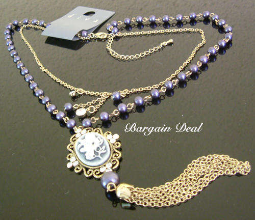R90 only - Stylish Peacock Purple Pearly Bead Necklace  with Floral Pendant in vintage glamour !!