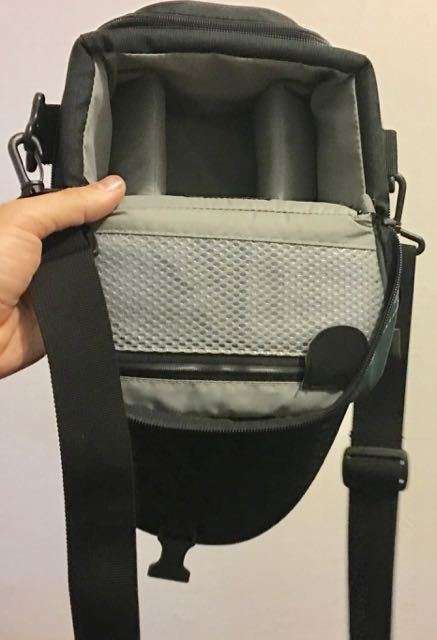 Box containing 4x cameras and assorted accessories (see description for details)