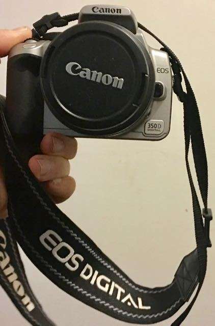 Box containing 4x cameras and assorted accessories (see description for details)