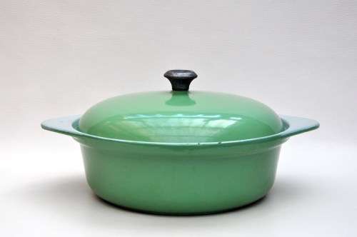 Retro Enamel Cast Iron Dish/Pot with Lid