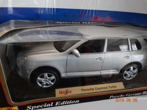 Porsche Cayenne Turbo , 1:18 - Maisto - Special Edition  - Mint Condition - Boxed - Bargain