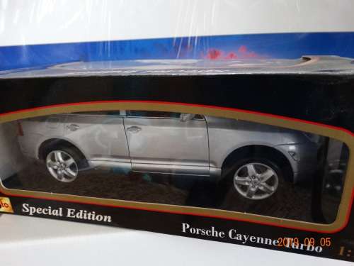 Porsche Cayenne Turbo , 1:18 - Maisto - Special Edition  - Mint Condition - Boxed - Bargain