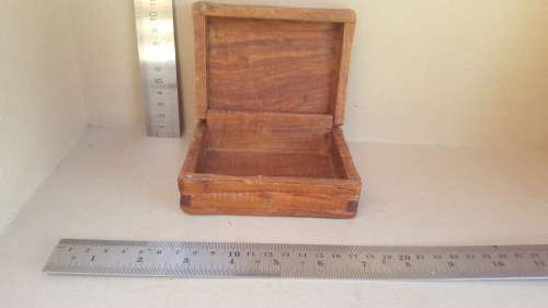 Stunning ! * Hand Carved * Hardwood * Elephant Jewelry / Trinket Box