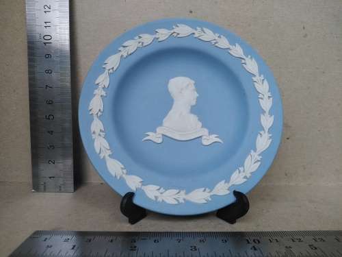 Vintage! Charles And Diana Royal Wedding - 1981 - Pair Of Wedgwood Blue Jasperware Plates (w/stands)
