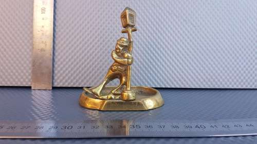 Vintage!  Brass Gentleman Leaning On A Lamppost At A Water Fountain.