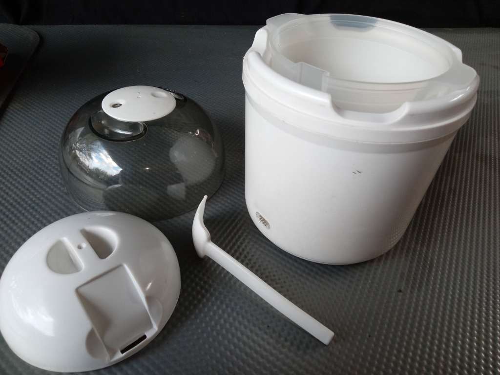 Vintage Kitchen -  JPS Washable Lint remover, Classy Cuisine Canape Maker and Cutter, Yogurt Maker