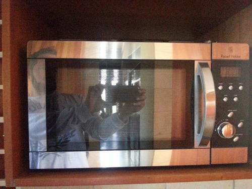 Russel Hobbs Grill Microwave 1400W (NOT HEATING - NEEDS REPAIRS)