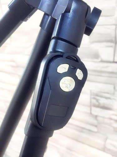 Yunteng 3388 Portable Aluminum Tripod for Cellphones/Cameras with remote shutter
