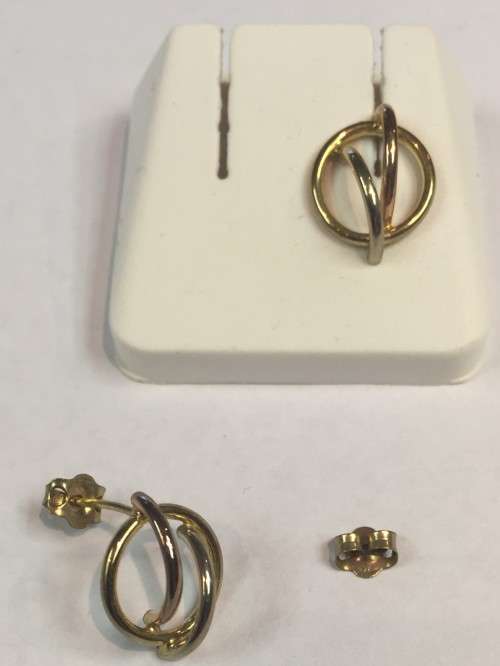 9k solid 9  carat  Gold  ,   Tricolour stud earring