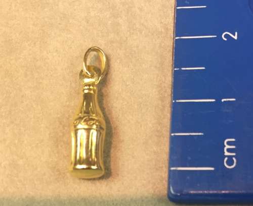 9 K / 9 carat solid Gold, coca cola pendant