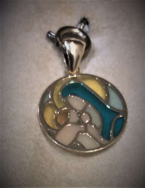 18K -genuine 18 carat gold-   modern Mother Mary and  child - tiffany type ,pendant