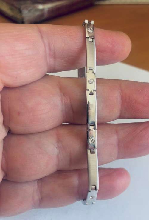 9 K -genuine solid  9 carat solid white gold - gents Shiny and satin  bracelet