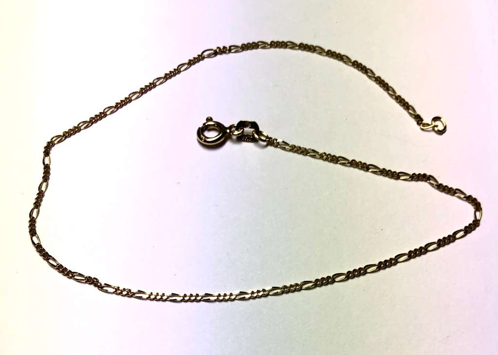 9k solid 9  carat  Gold ----3/1 Link Figaro  Anklet-------  cm. 26 long ----2.0 mm. wide