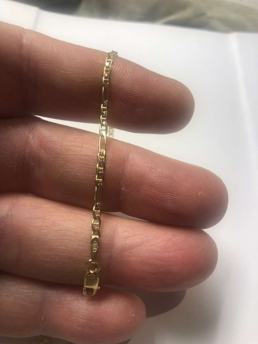 9k solid 9  carat  Gold --Figarucci  Link Anklet---  cm. 26 long ---- wide 2.4 mm.